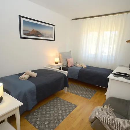Vadrozsa Apartman