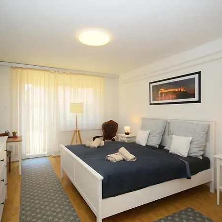 Vadrozsa Apartman Sümeg