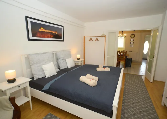 Vadrozsa Apartmán Sümeg